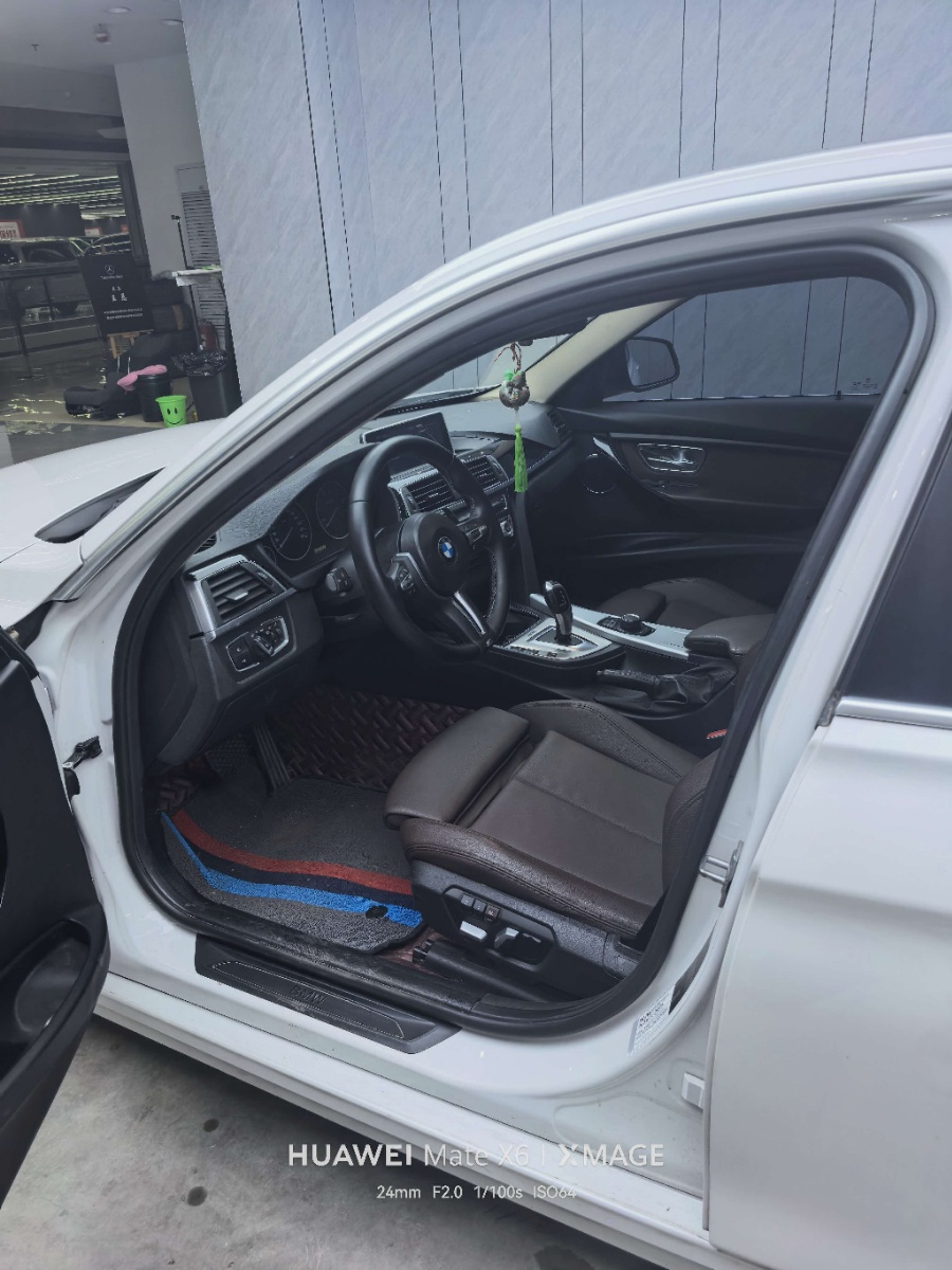 BMW 3 Series 2018 car image #6