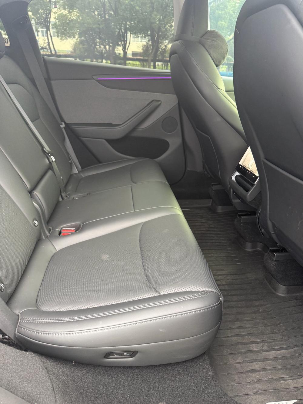 Tesla Model Y 2025 car image #15
