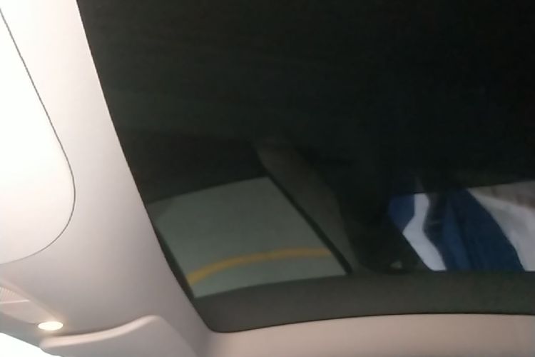 Tesla Model Y 2024 immagine di auto #18