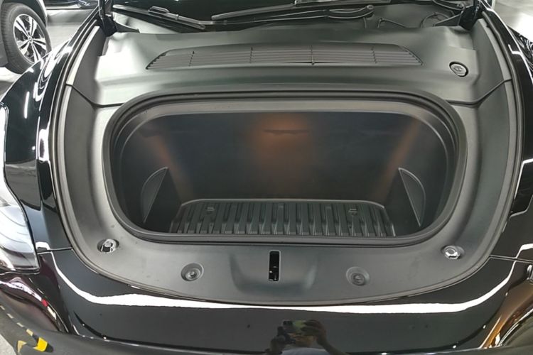 Tesla Model Y 2023 car image #20