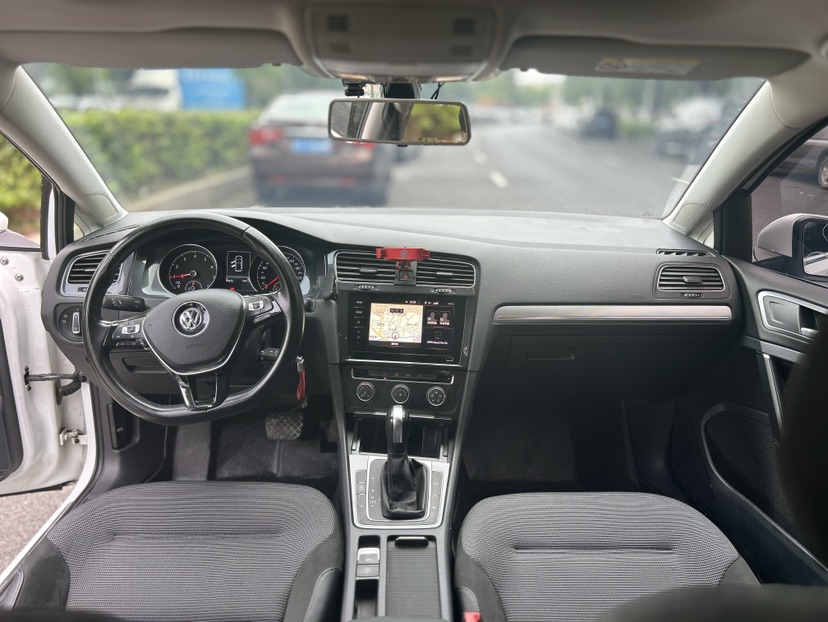 Volkswagen Golf 2020 car image #5