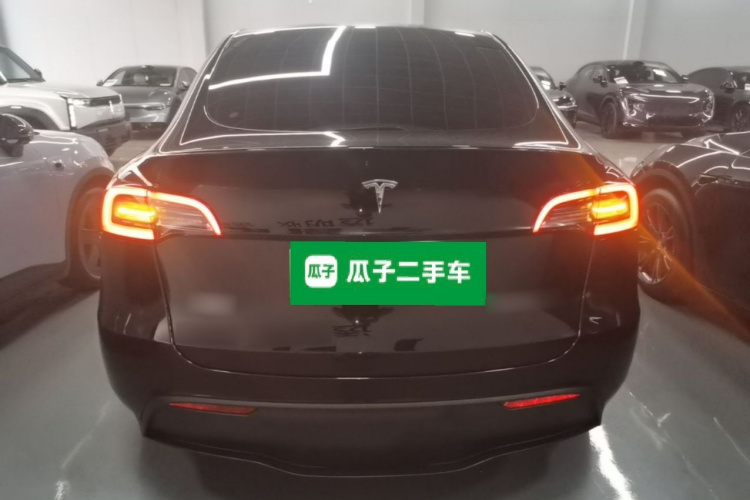 Tesla Model Y 2023 #6 Tesla Model Y 2023 car image #6