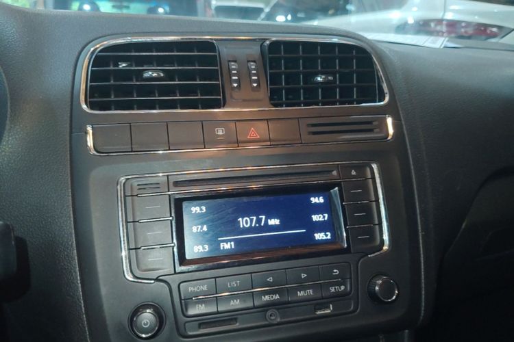 Volkswagen Polo 2016 #13 Volkswagen Polo 2016 car image #13