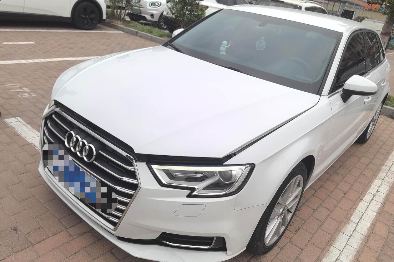 2019 immagine di auto 