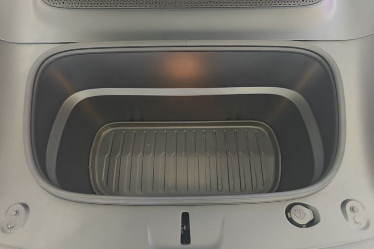 Tesla Model Y 2025 #20 Tesla Model Y 2025 car image #20