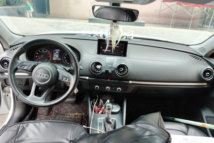 Audi A3 2018 car image #11