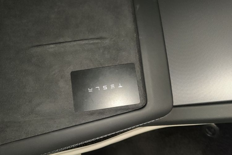 Tesla Model 3 2023 car image #9