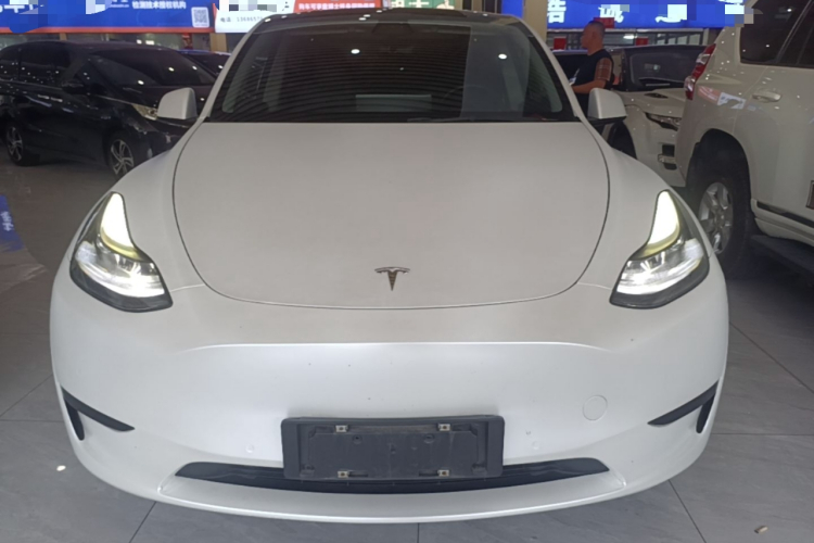Tesla Model Y 2022 #3 Tesla Model Y 2022 car image #3