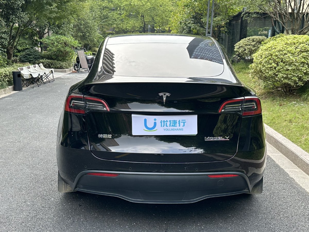 Tesla Model Y 2023 car image #5