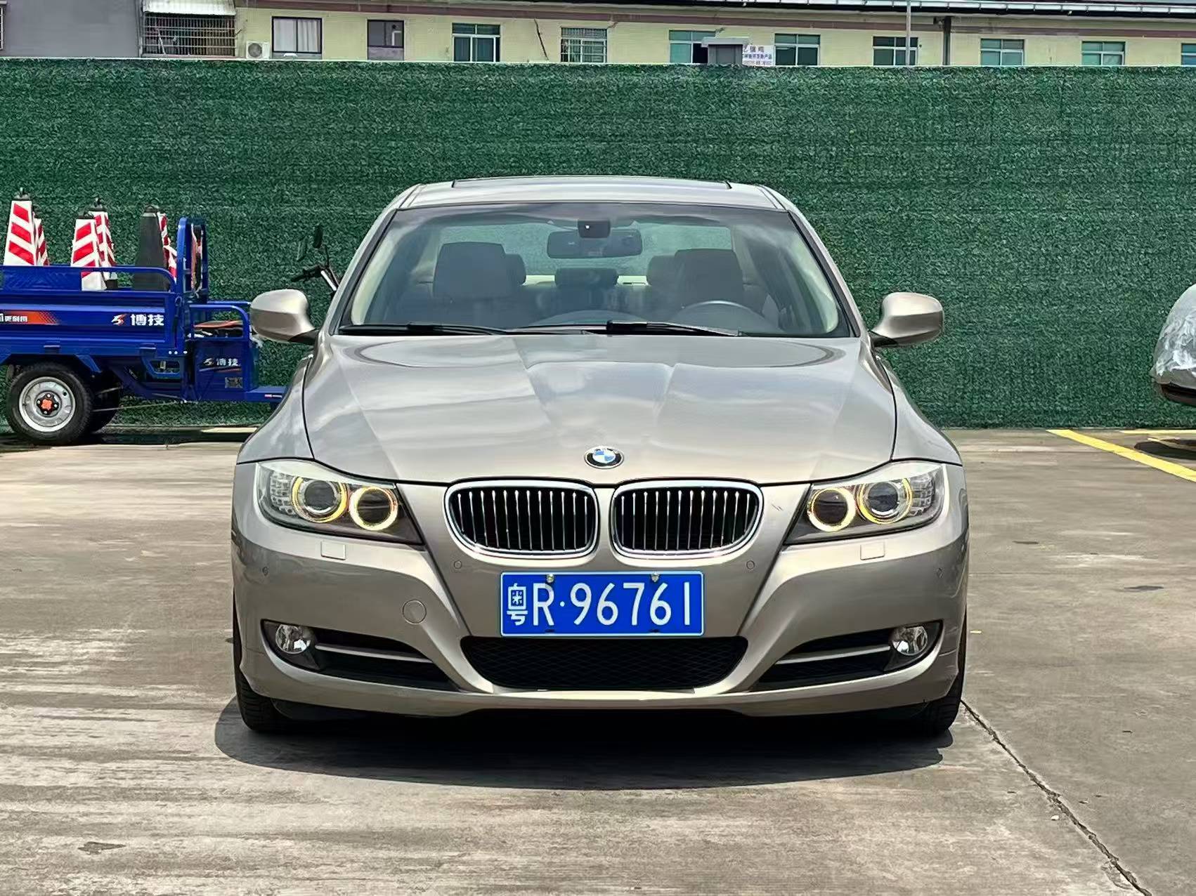 BMW 3 Series 2011 car image #2