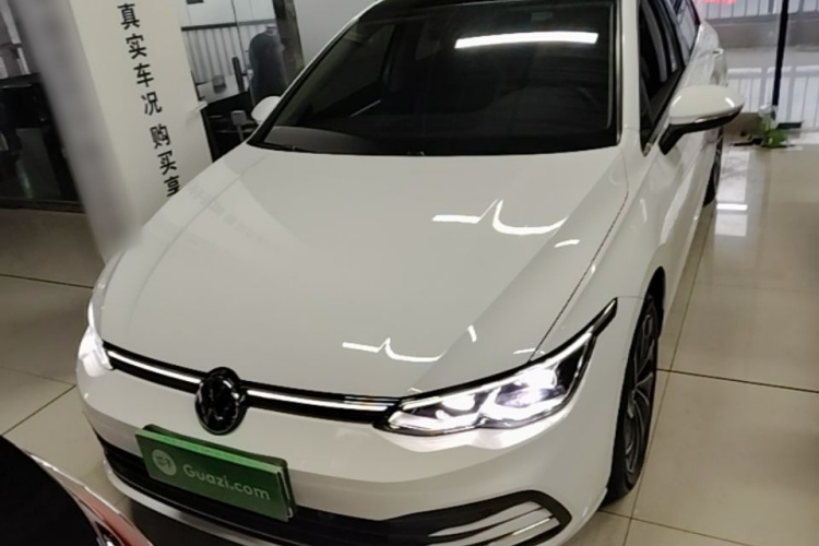 Volkswagen Golf 2021 car image #3