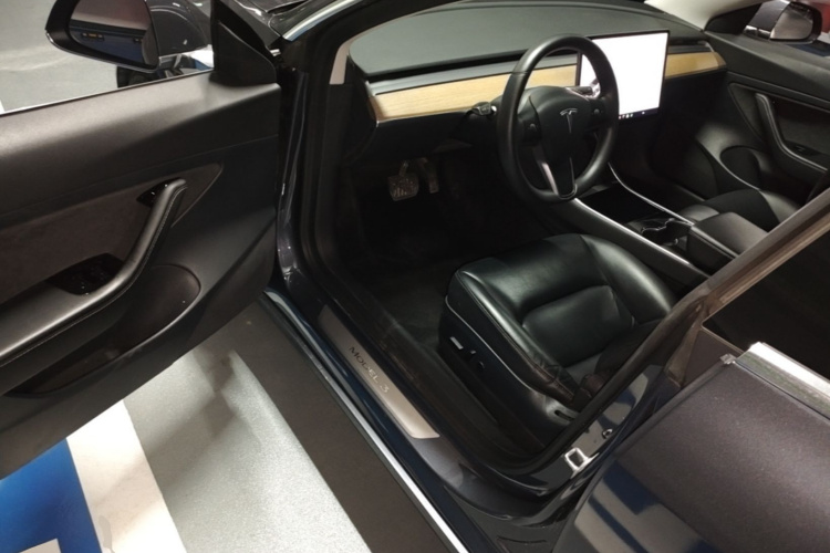 Tesla Model 3 2020 car image #16