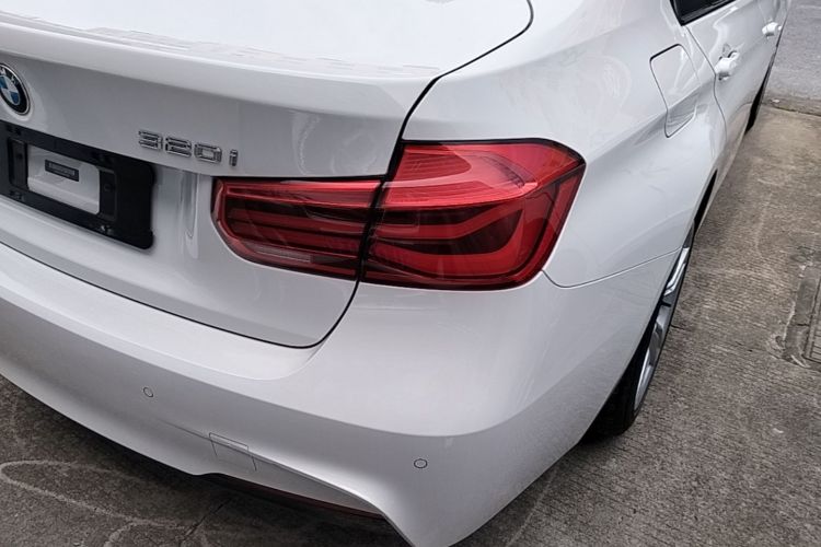 BMW 3 Series 2018 #8 BMW 3 Series 2018 car image #8