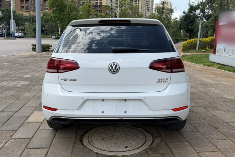 Volkswagen Golf 2019 car image #3