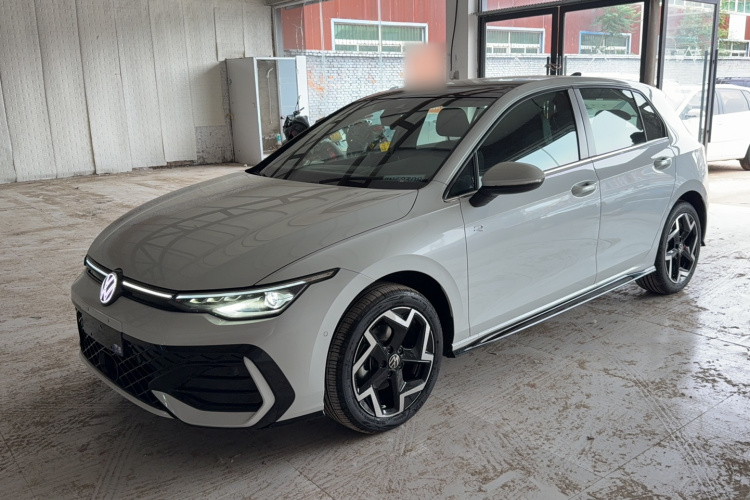 Volkswagen Golf 2026 car image #2