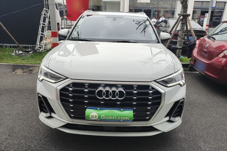 Audi Q3 2020 car image #3