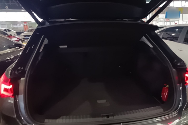 Audi Q3 2023 car image #19