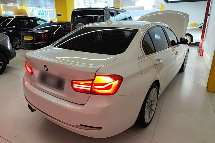 BMW 3 Series 2018 car image #7