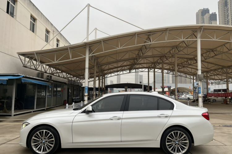 BMW 3 Series 2018 car image #13