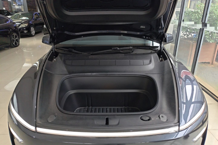Tesla Model Y 2025 #20 Tesla Model Y 2025 car image #20