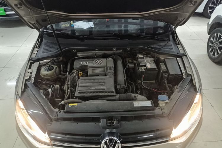 Volkswagen Golf 2018 car image #20