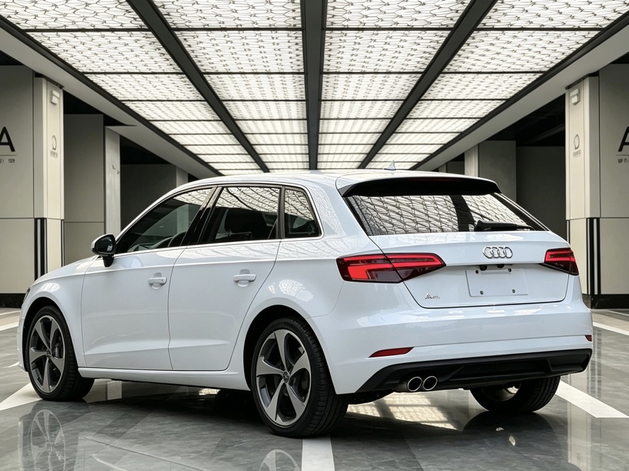 Audi A3 2018 car image #3