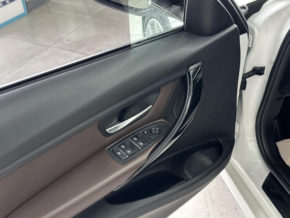 BMW 3 Series 2019 #10 BMW 3 Series 2019 car image #10