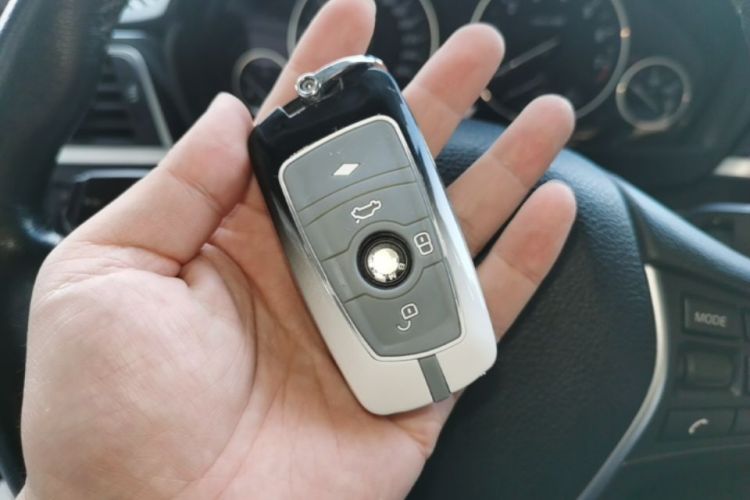 BMW 3 Series 2017 car image #11