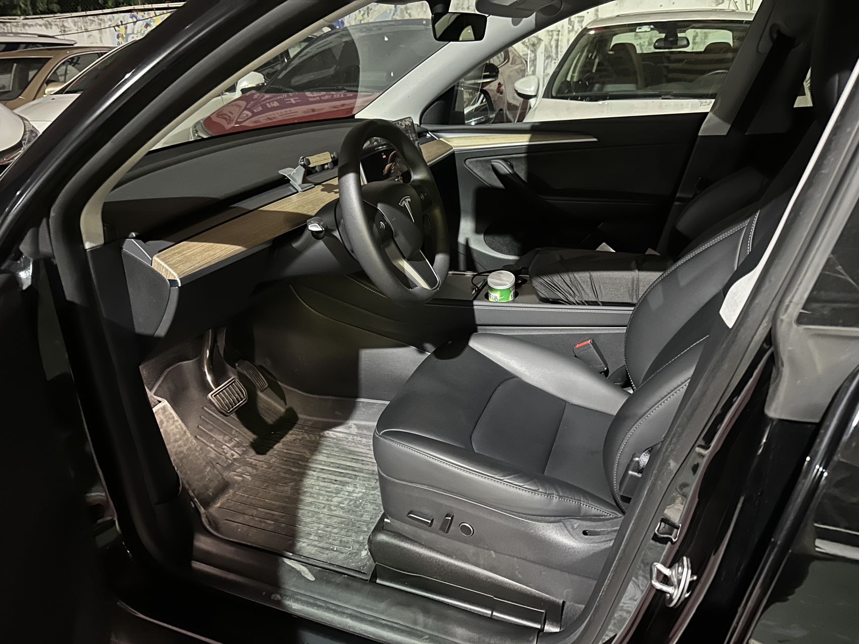 Tesla Model Y 2022 car image #3