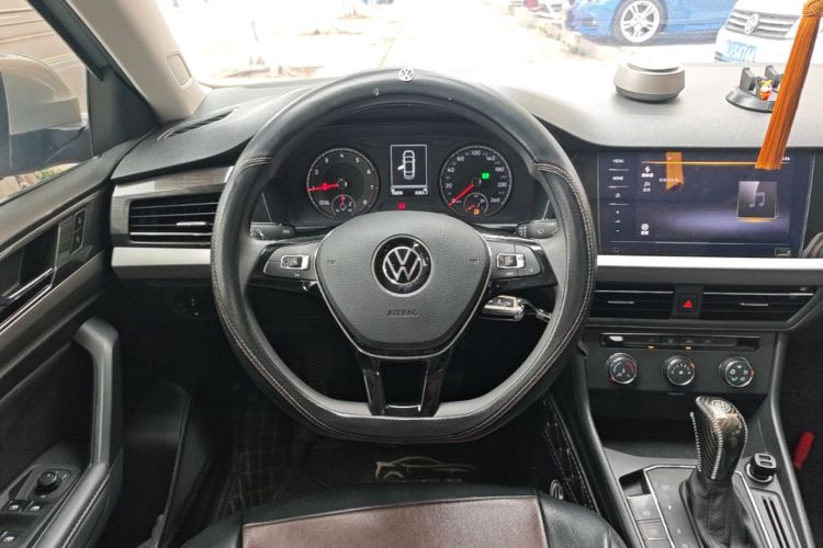 Volkswagen Lavida 2020 car image #11