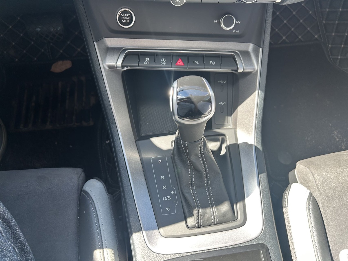 Audi Q3 2022 car image #12