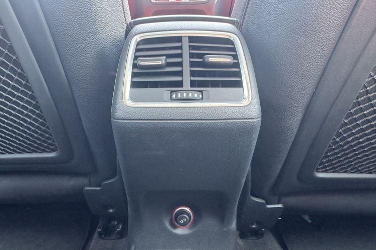 Audi Q3 2017 car image #21