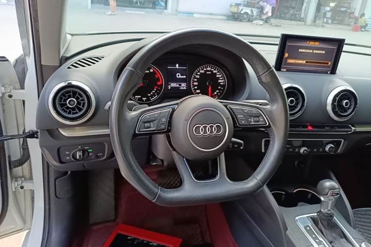 Audi A3 2018 immagine di auto #11