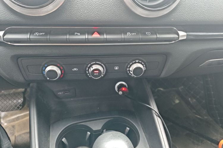 Audi A3 2019 car image #13