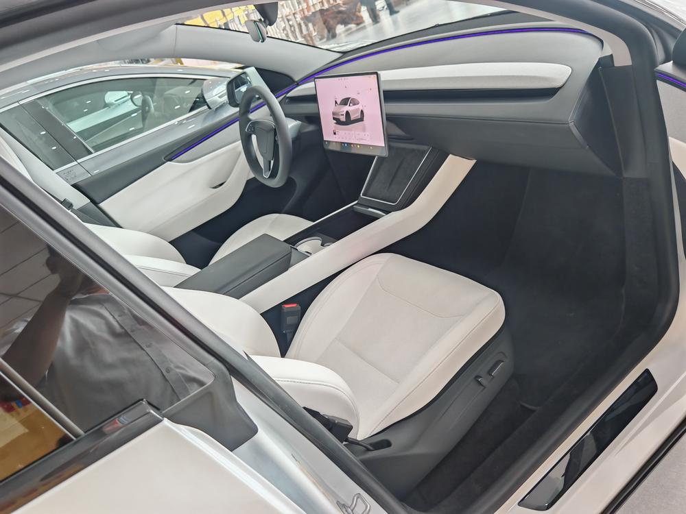 Tesla Model Y 2025 #6 Tesla Model Y 2025 immagine di auto #6