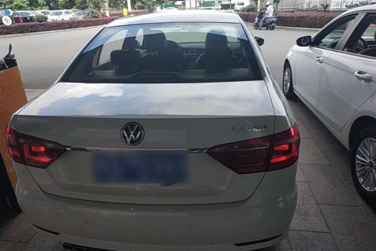 Volkswagen Lavida 2015 car image #4