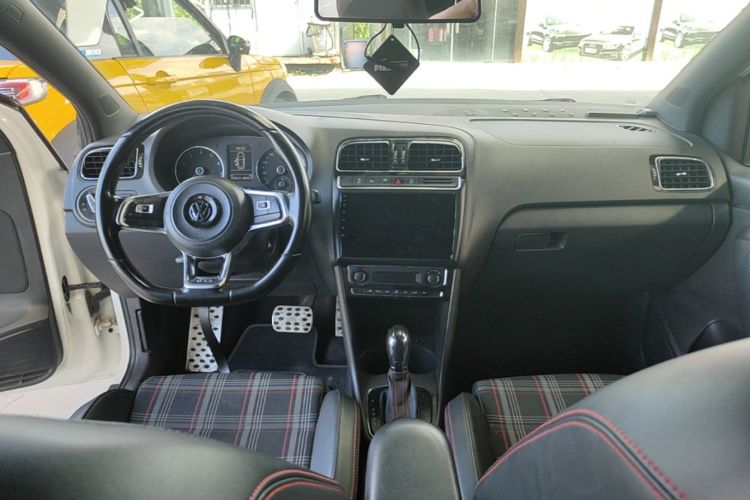 Volkswagen Polo 2015 #10 Volkswagen Polo 2015 car image #10