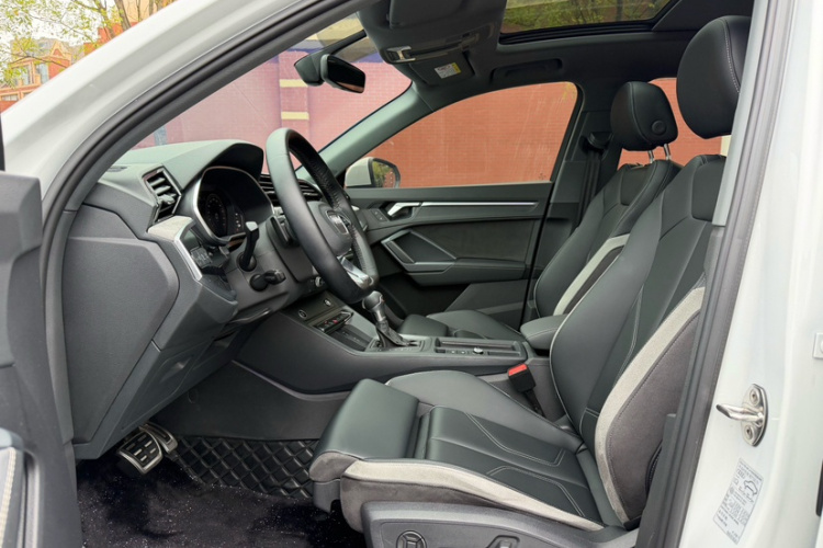 Audi Q3 2024 car image #10