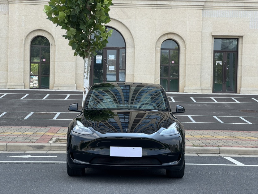 Tesla Model Y 2023 #2 Tesla Model Y 2023 car image #2
