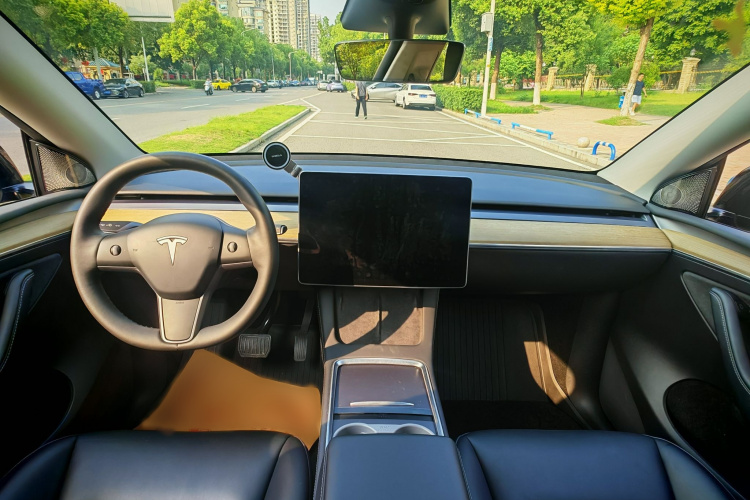 Tesla Model Y 2022 #13 Tesla Model Y 2022 car image #13