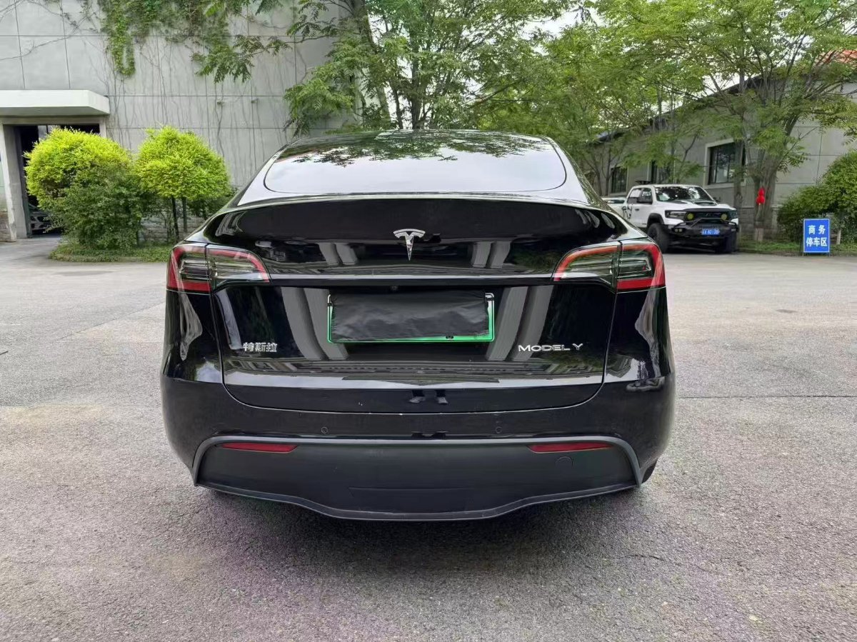 Tesla Model Y 2023 #9 Tesla Model Y 2023 car image #9