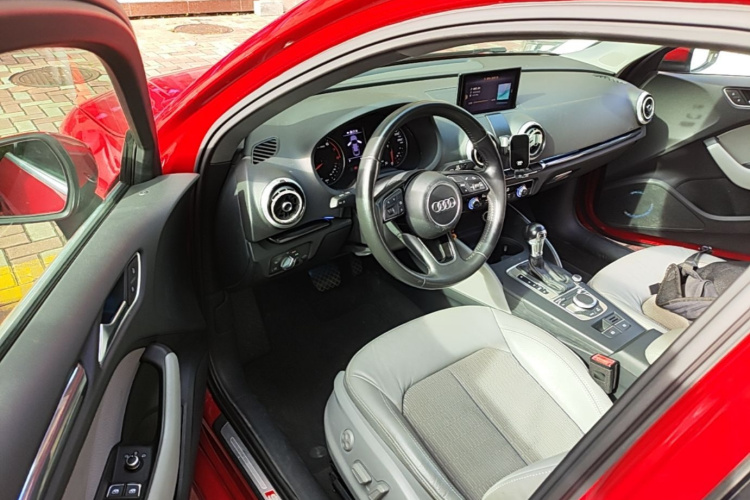 Audi A3 2018 car image #16
