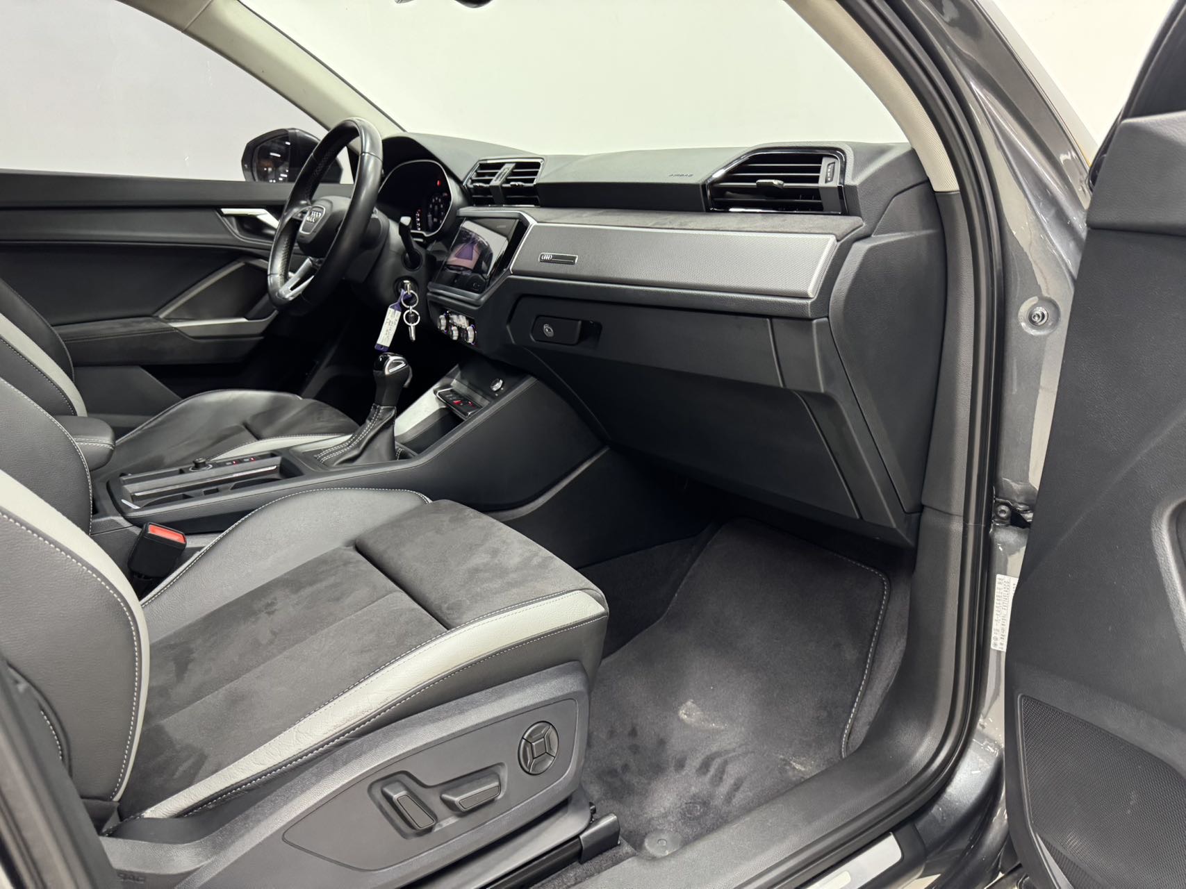 Audi Q3 2023 #4 Audi Q3 2023 car image #4