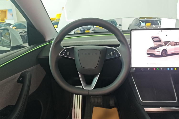 Tesla Model Y 2025 #11 Tesla Model Y 2025 car image #11