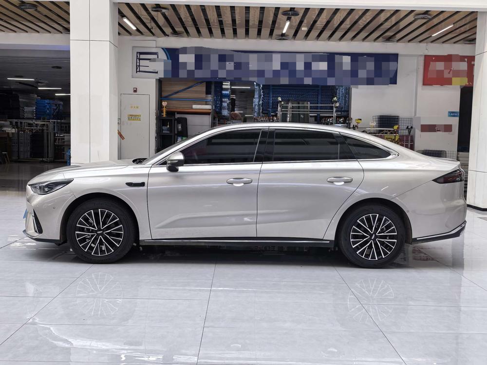 GEELY Emgrand 2025 car image #3