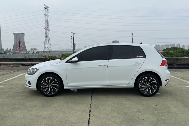 Volkswagen Golf 2020 car image #6