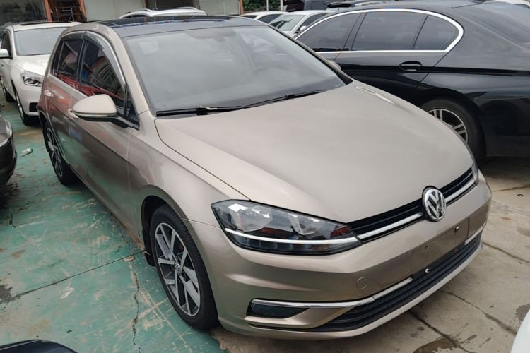 Volkswagen Golf 2018 car image #4