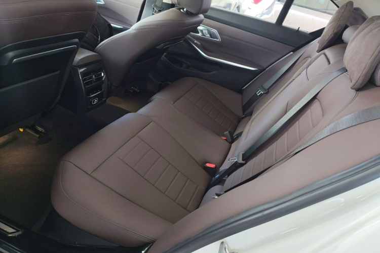 BMW 3 Series 2021 car image #13