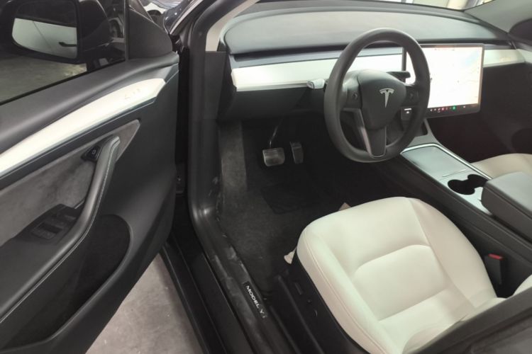 Tesla Model Y 2022 #16 Tesla Model Y 2022 car image #16