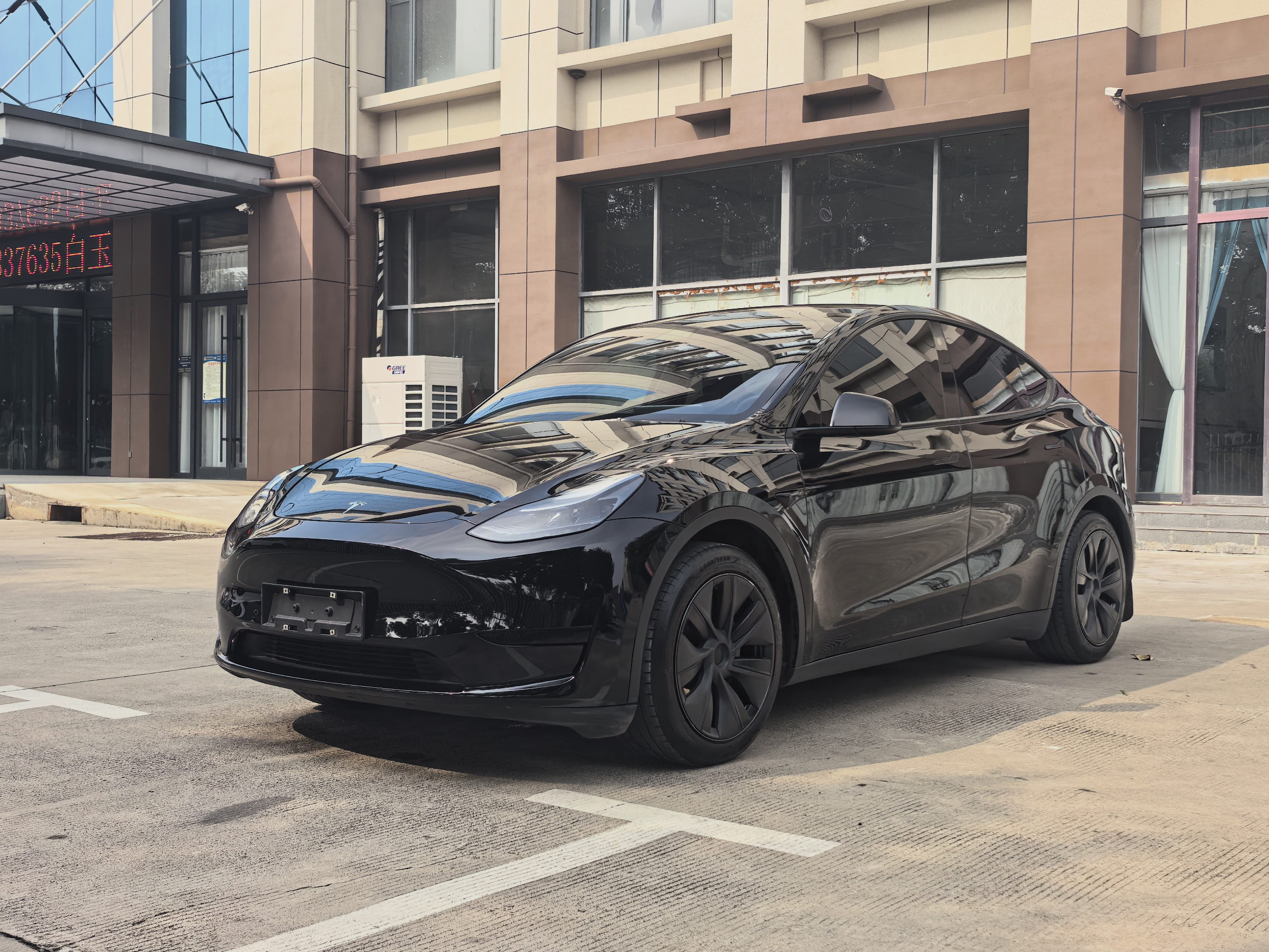 Tesla Model Y 2022 Tesla Model Y 2022 car image